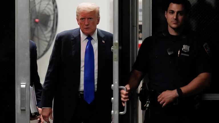 Die Geschworenen im Schweigegeld-Prozess gegen den ehemaligen US-Präsidenten Donald Trump haben ein Urteil gefällt.