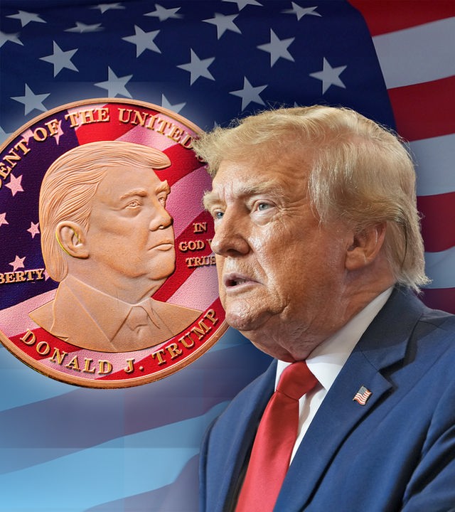Trump vor einer USA-Flagge mit dem Trump-Coin