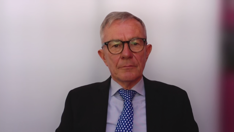 Orient-Experte Dr. Andreas Reinicke zugeschaltet aus seinem Büro