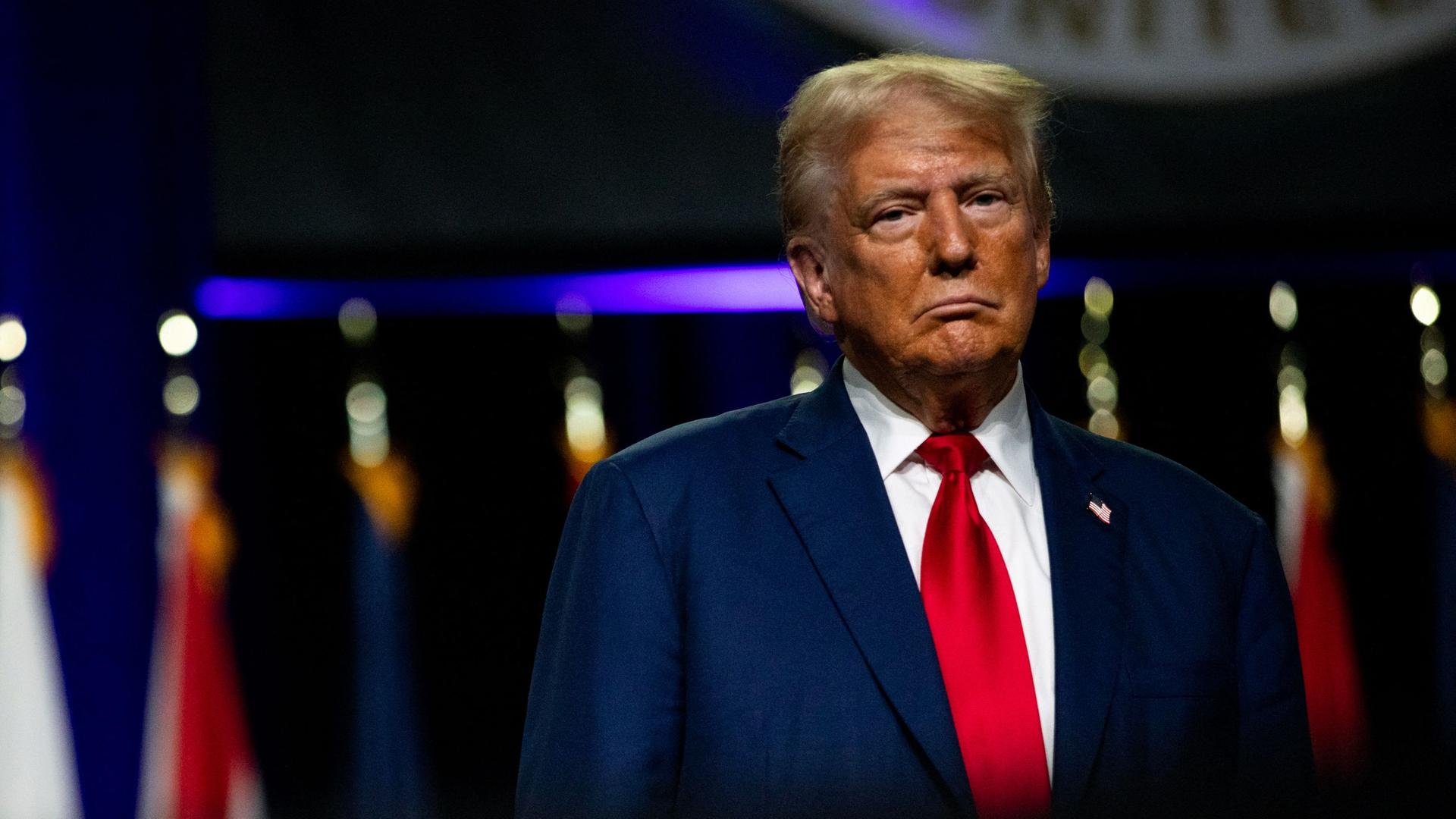 Der republikanische Präsidentschaftskandidat Donald Trump spricht am 26. August 2024 in Detroit, Michigan. 