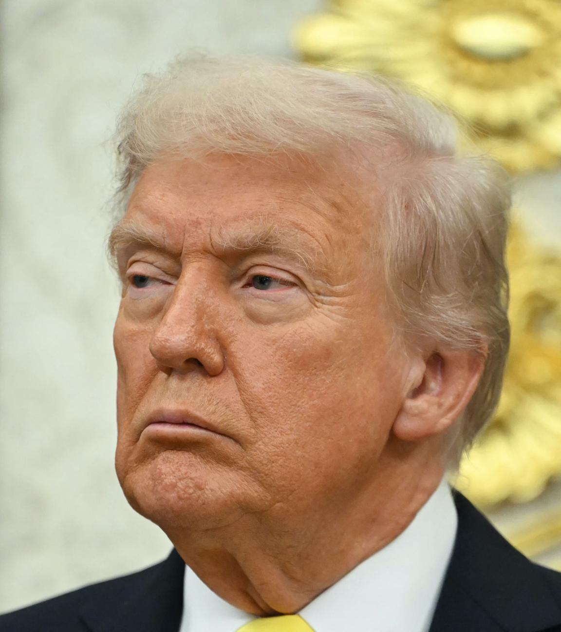 US-Präsident Donald Trump gibt eine Pressekonferenz im Oval Office im Weißen Haus.