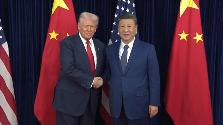 Donald Trump und Xi Jinping (r)