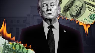Trump vor dunklem Hintergrund mit brennenden Geldscheinen um ihn herum