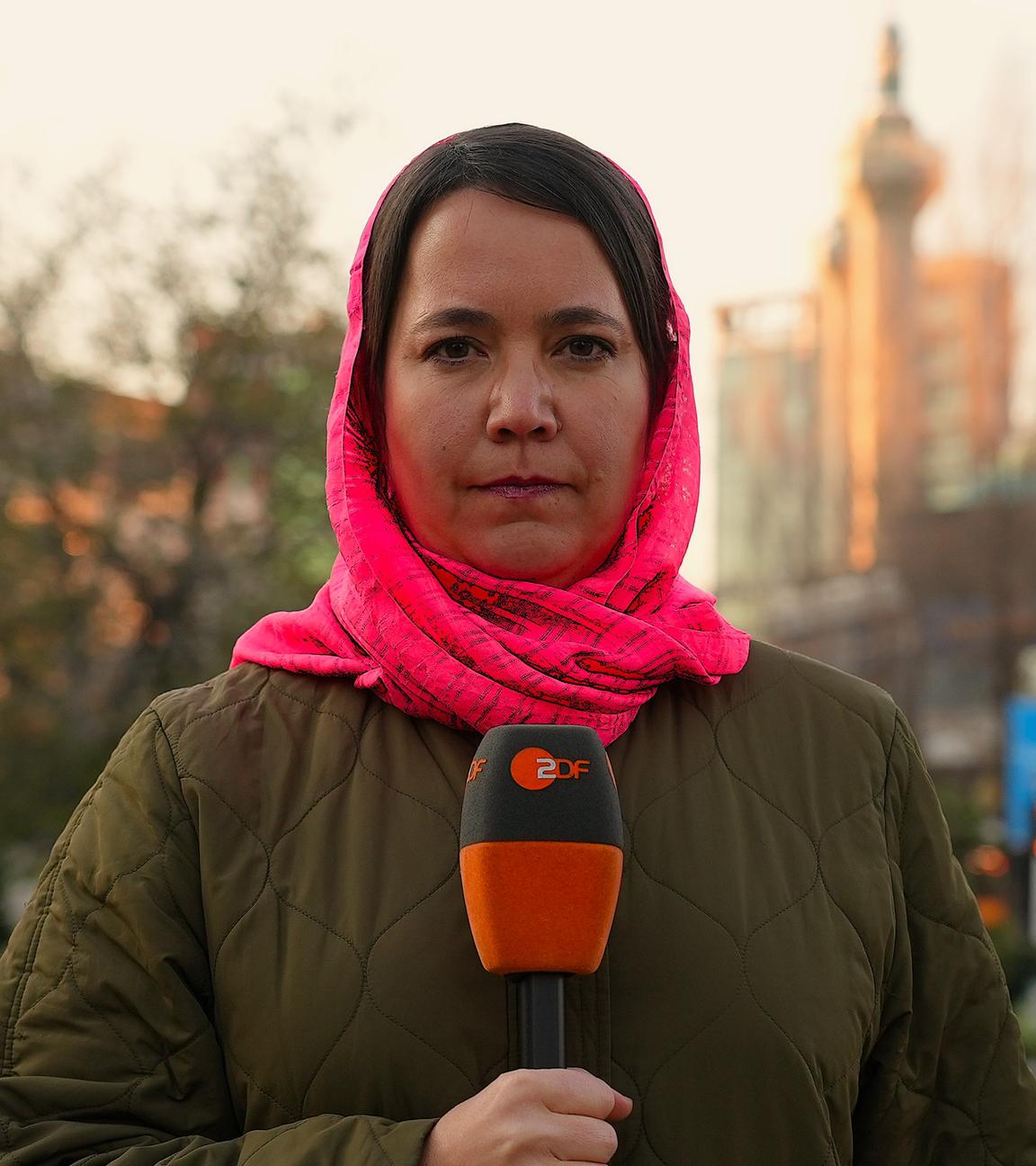 Bild von ZDF-Korrespondentin Phoebe Gaa berichtet aus Teheran, Iran.