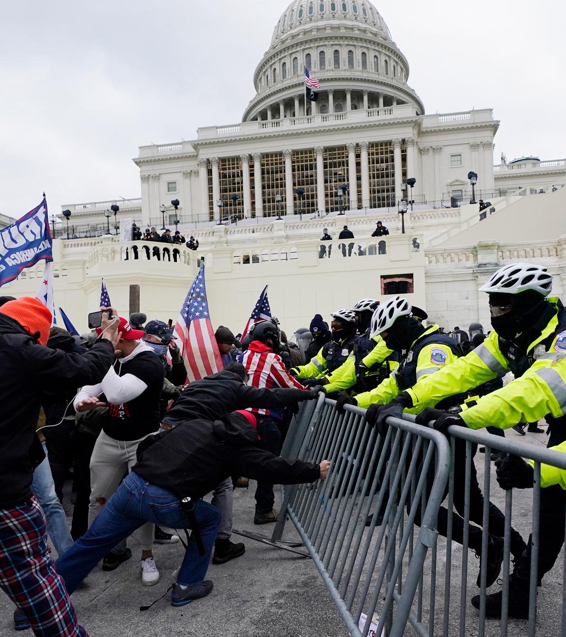 "Trumps Erbe - Das zerrissene Amerika": Trump Befürworter beim Sturm aufs Capitol in washington am 6. Januar 2021.