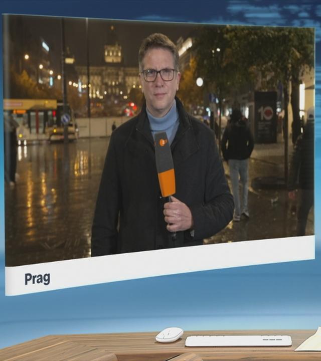 Moderatorin im Schaltgespräch mit Korrespondent Christian von Rechenberg