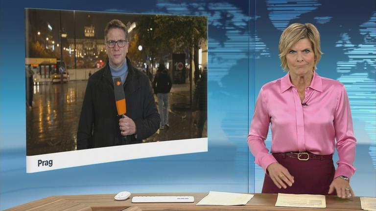 Moderatorin im Schaltgespräch mit Korrespondent Christian von Rechenberg