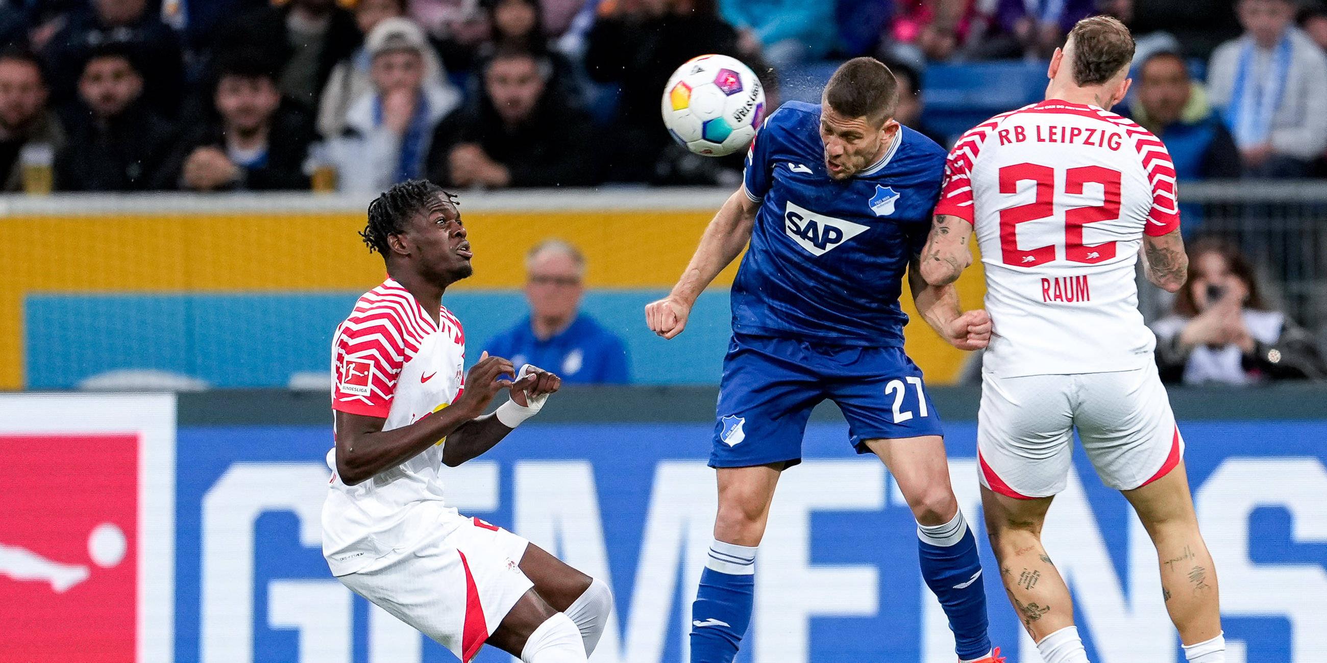 TSG Hoffenheim - RB Leipzig am 3. Mai 2024: Andrej Kramaric (Hoffenheim, Nr. 27) beim Kopfball
