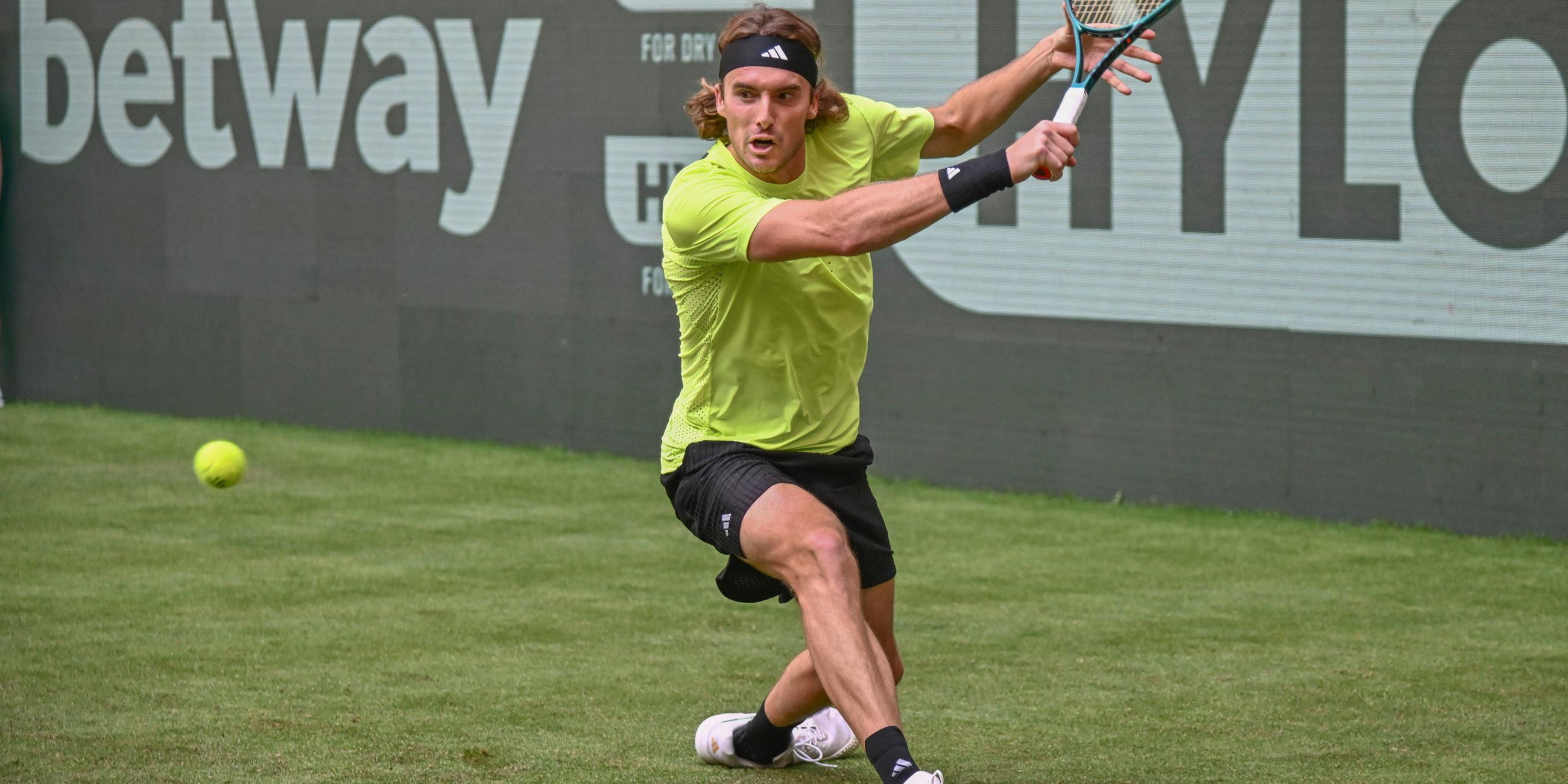Stefanos Tsitsipas in Halle in Aktion