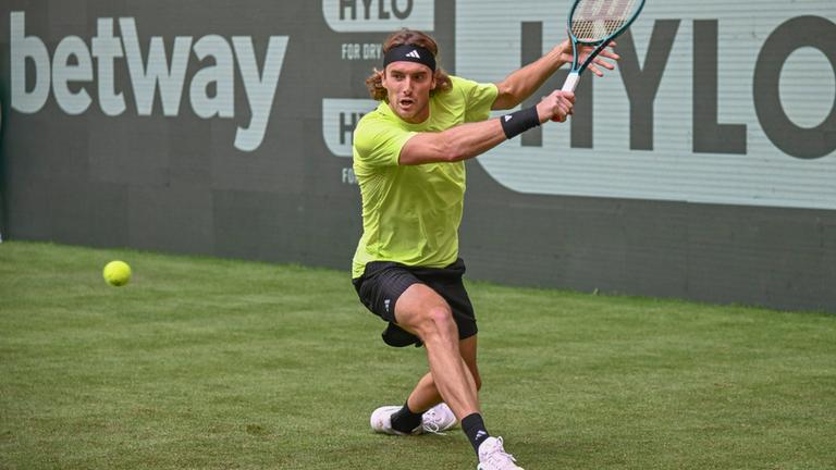 Stefanos Tsitsipas in Halle in Aktion