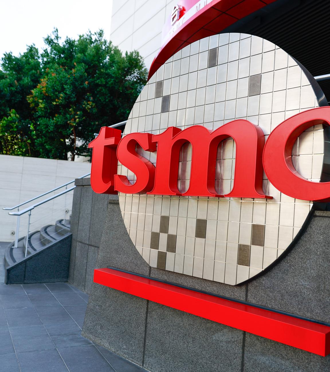 Das Logo der Taiwan Semiconductor Manufacturing Company Limited (TSMC) ist am 9. 10. 2025 vor ihrem Museum in Hsinchu, Taiwan, zu sehen. 