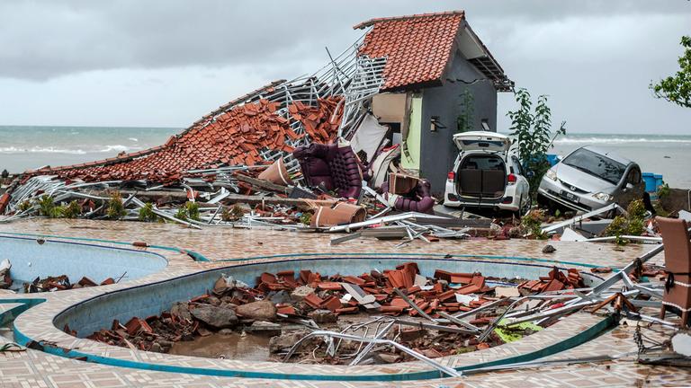 Einein zerstörtes Haus in Carita (Indonesien), aufgenommen am 23.12.2018
