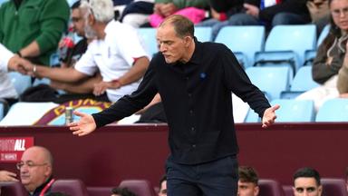 Thomas Tuchel gestikuliert am Seitenrand als englischer Nationaltrainer