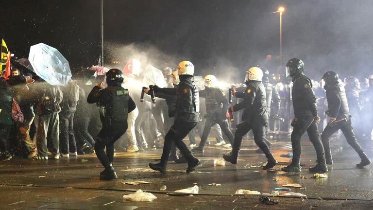 Polizei geht gegen Demonstranten in istanbul, Türkei, vor