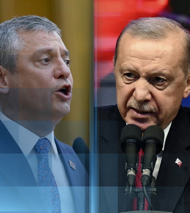 Links ist Özgür Özel, der die neue Partei gegründet hat. Rechts ist der türkische Präsident Erdogan
