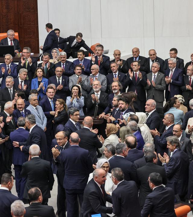 Mit deutlicher Mehrheit stimmte das türkische Parlament für die eingeschränkte Amnestie von PKK-Kämpfern.