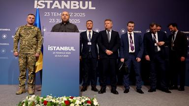 Ukraine und Russland verhandeln in der Türkei für ein Kriegsende. Hierfür stehen sie bereit für die Presse