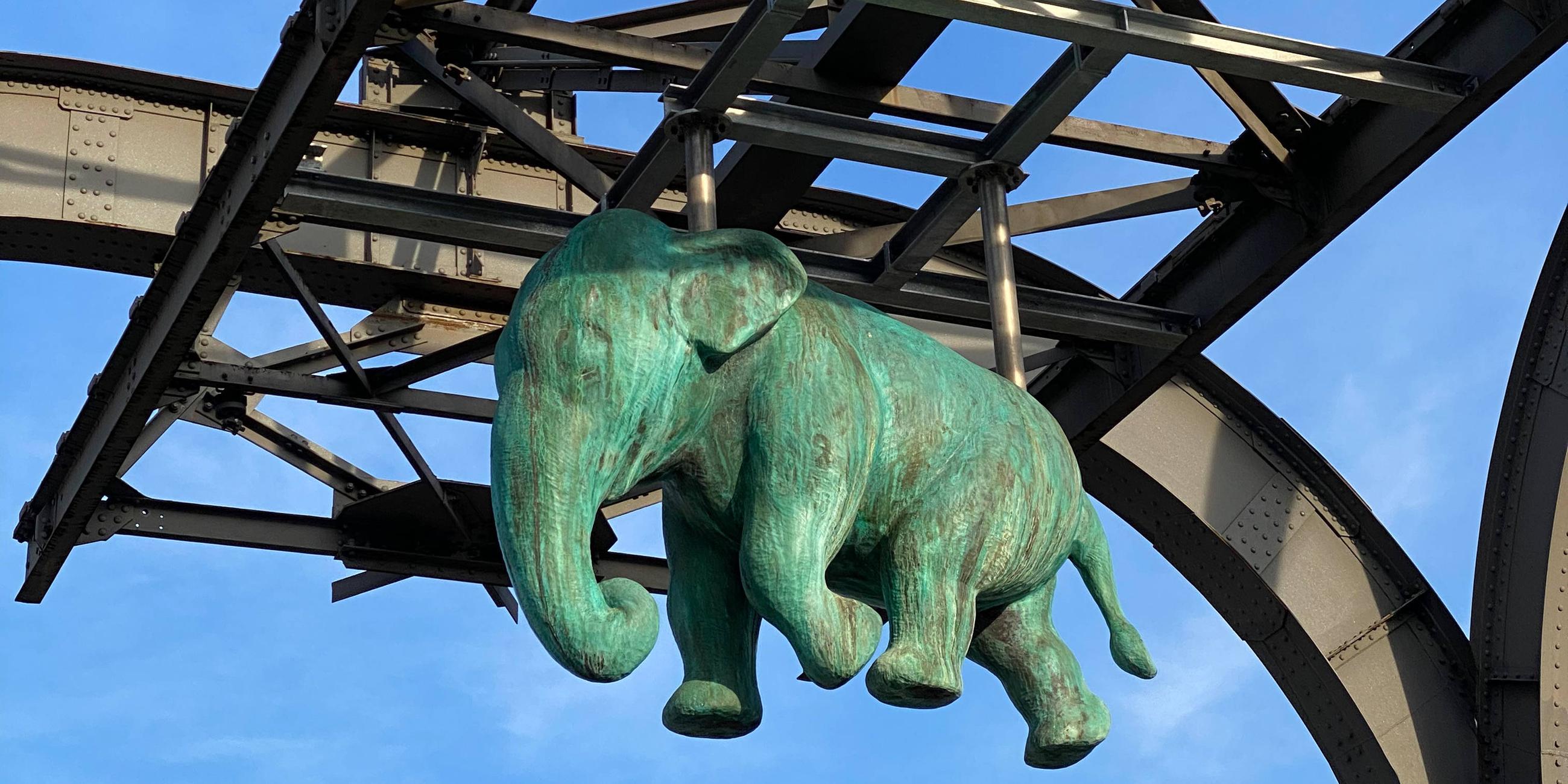 Bronzeskulptur von Tuffi dem Elefanten.