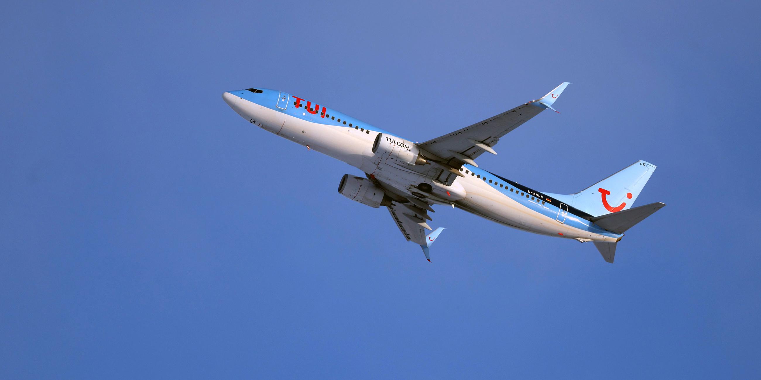 Maschine der TUI startet vom Münchener Flughafen