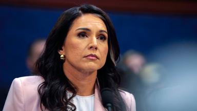 Tulsi Gabbard, ehemals Direktorin des Nationalen Nachrichtendienstes (DNI), sagt am 19.03.2026, im US-Kapitol in Washington, DC, USA, vor dem Sonderausschuss für Nachrichtendienste des Repräsentantenhauses der Vereinigten Staaten zur Anhörung über die „Jährliche weltweite Bedrohungsanalyse 2026“ aus. 