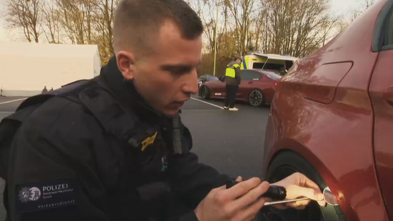 Polizei kontrolliert umgebaute Autos