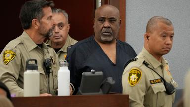 Duane Davis (M) wird von der Polizei in den Gerichtssaal geführt. Aufgenommen am 13.10.26 in  Las Vegas, USA