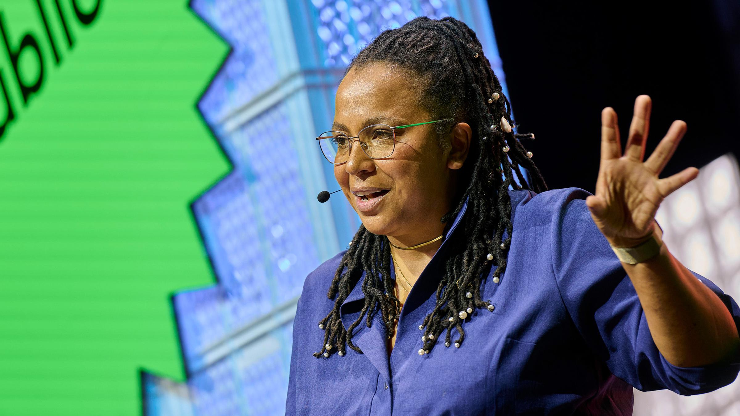 Tupoka Ogette während eines Vortrags auf der Re:publica Berlin 2023. (Archiv)