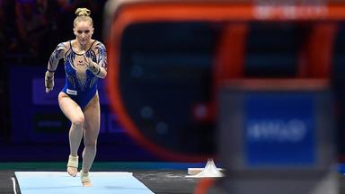 Turnerin Karina Schönmaier im Sprungfinale der Heim-EM in Leipzig