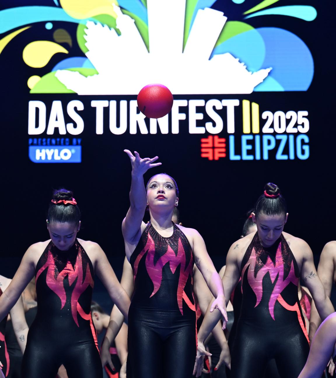 Turnerinnen bei einer Showvorführung zur Eröffnung des Deutsche Turnfestes in Leipzig.
