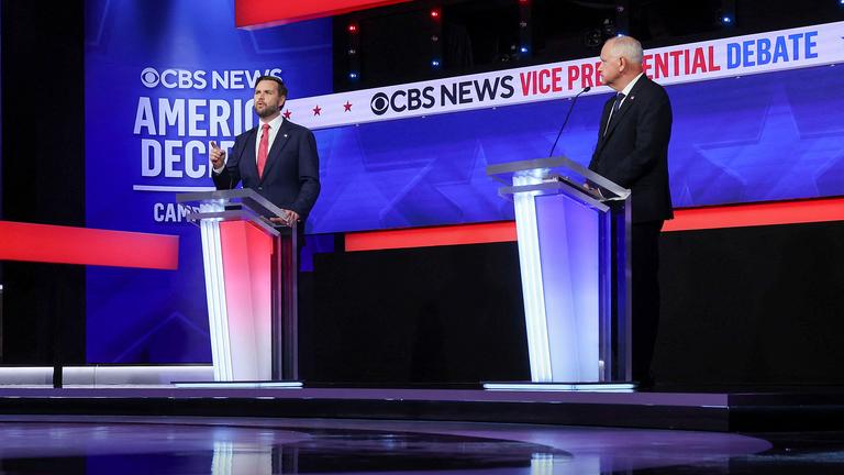 US-Vizepräsidentschaftskandidaten J.D. Vance und Tim Walz beim TV-Duell am 02.10.2024