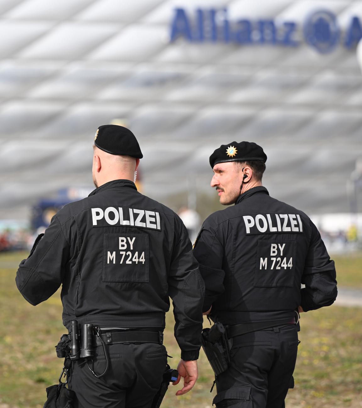 Typical: Fußball Sicherheit