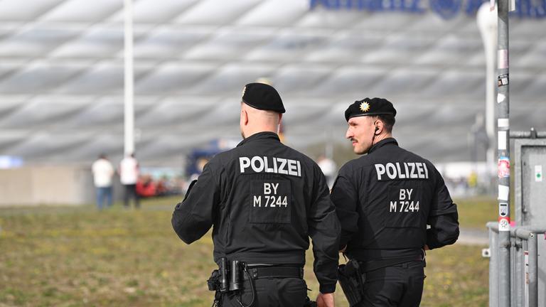 Typical: Fußball Sicherheit