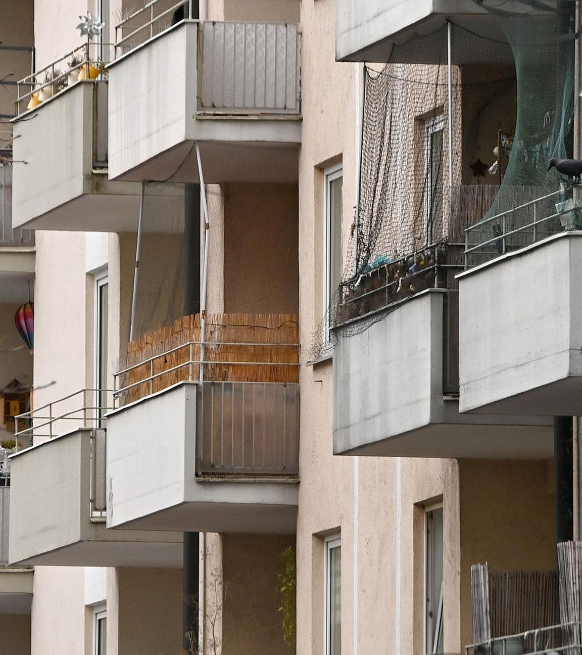 Balkone von Mietwohnungen in der Münchner Innenstadt. (Archiv)