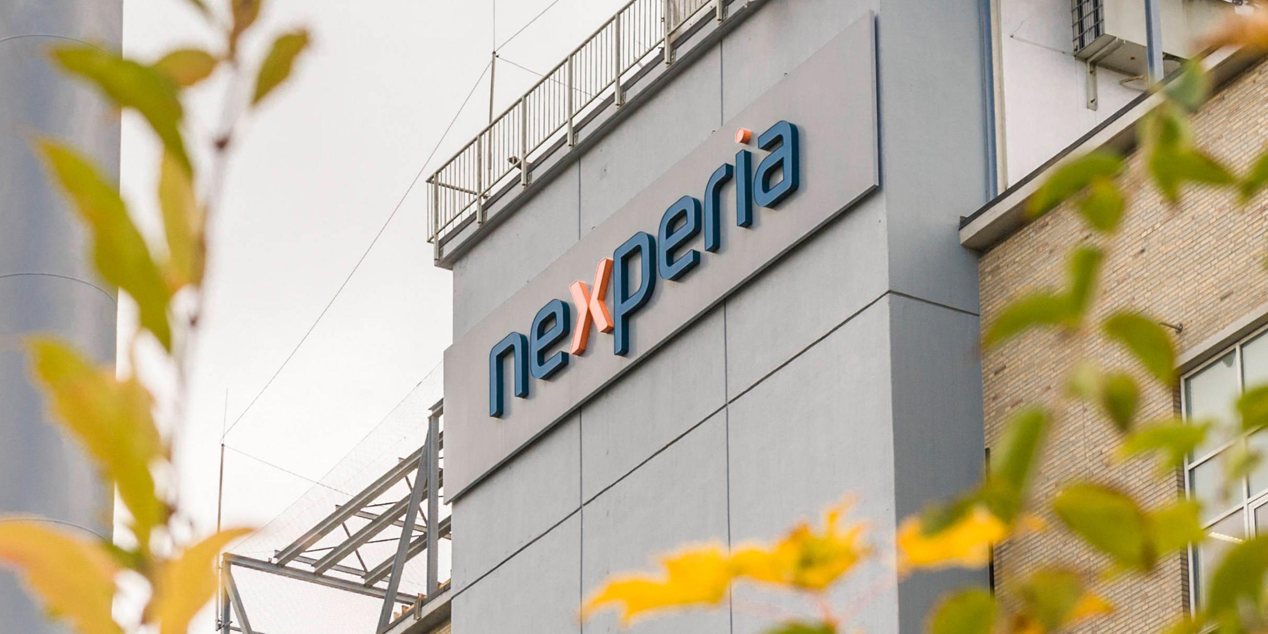 Schriftzug der Firma Nexperia am Gebäude der Niederlassung in Hamburg.