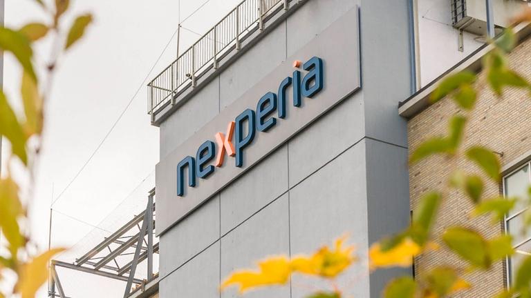 Schriftzug der Firma Nexperia am Gebäude der Niederlassung in Hamburg.