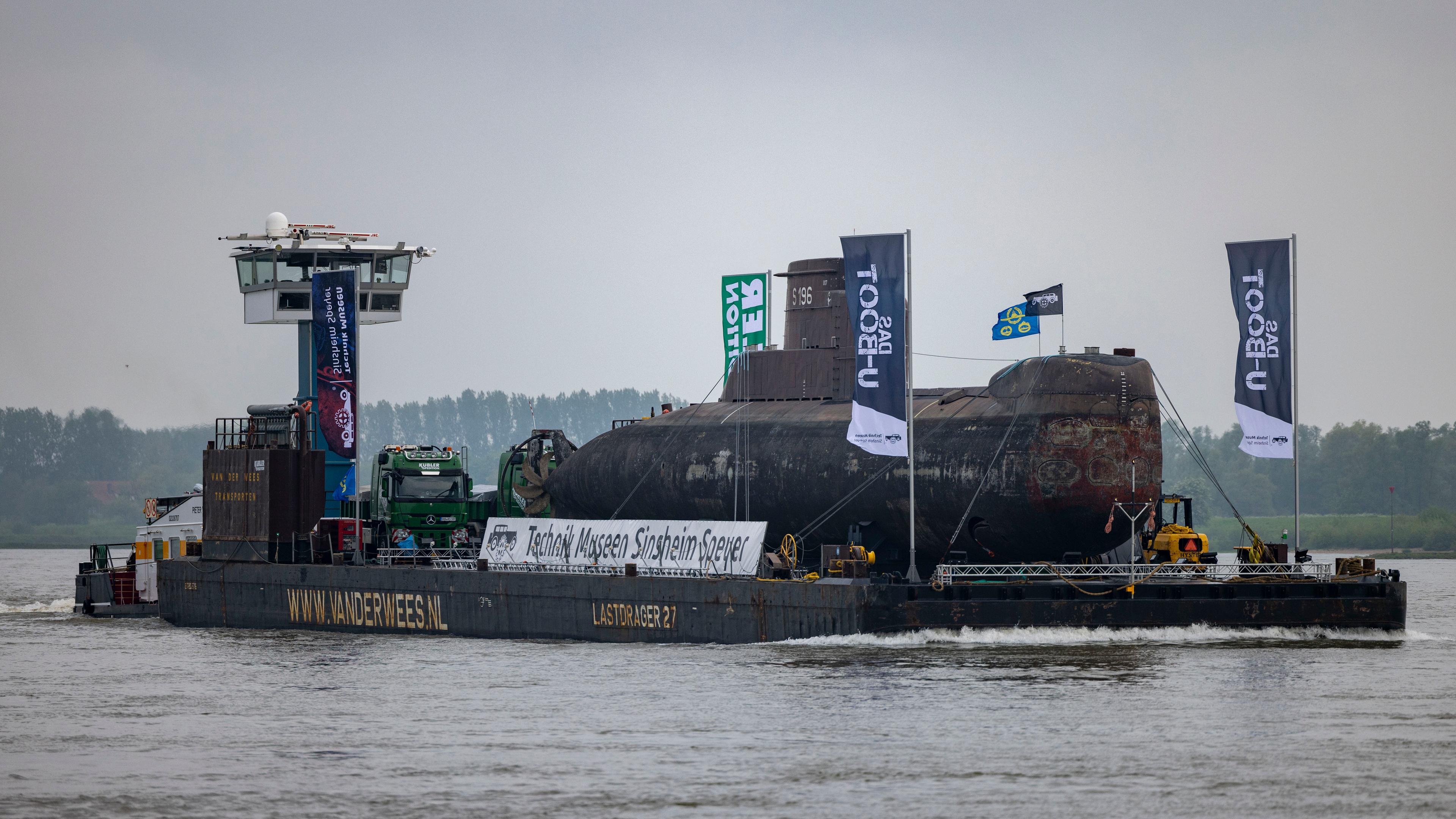 Transport des U-Boots U17 über den Rhein