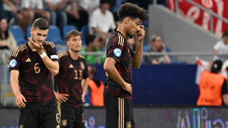 Deutschlands Tom Krauß (l-r), Kilian Fischer und  Kevin Schade am 28.06.2023 in Batumi, Georgien.