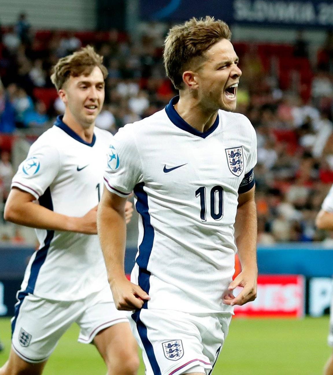 Der Engländer James McAtee jubelt nach seinem Tor gegen Spanien bei der U21-EM.