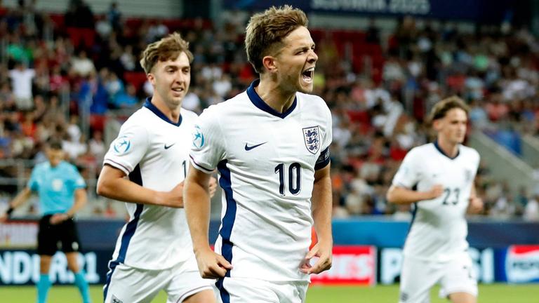 Der Engländer James McAtee jubelt nach seinem Tor gegen Spanien bei der U21-EM.