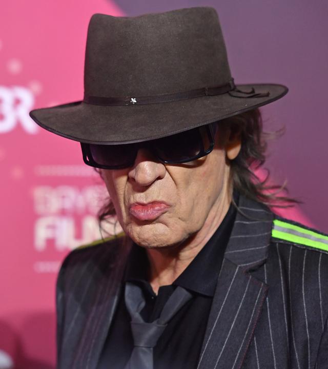 Udo Lindenberg mit Hut und Anzug