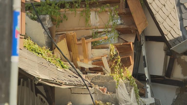 Überlebende nach Hotel-Einsturz gerettet