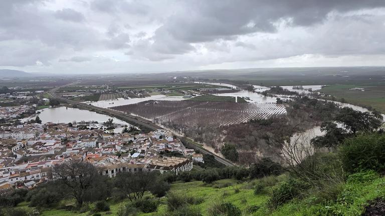 Überschwemmung in Almodovar del Río, nachdem der Fluss Guadalquivir über die Ufer getreten ist. 