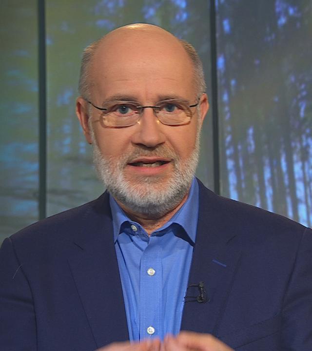 Prifessor Harald Lesch im Studio von Leschs Kosmos