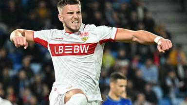 Ermedin Demirovic (VfB Stuttgart) bejubelt den dritten Treffer seiner Mannschaft während des UEFA-Champions-League-Spiels zwischen SK Slovan Bratislava und dem VfB Stuttgart