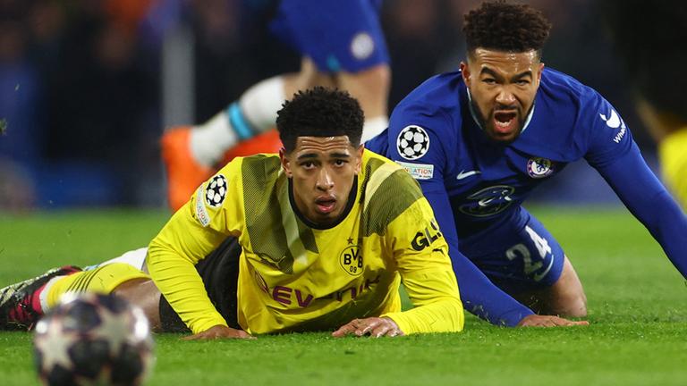 Chelseas Reece James und Borussia Dortmunds Jude Bellingham am 07.03.2023. 