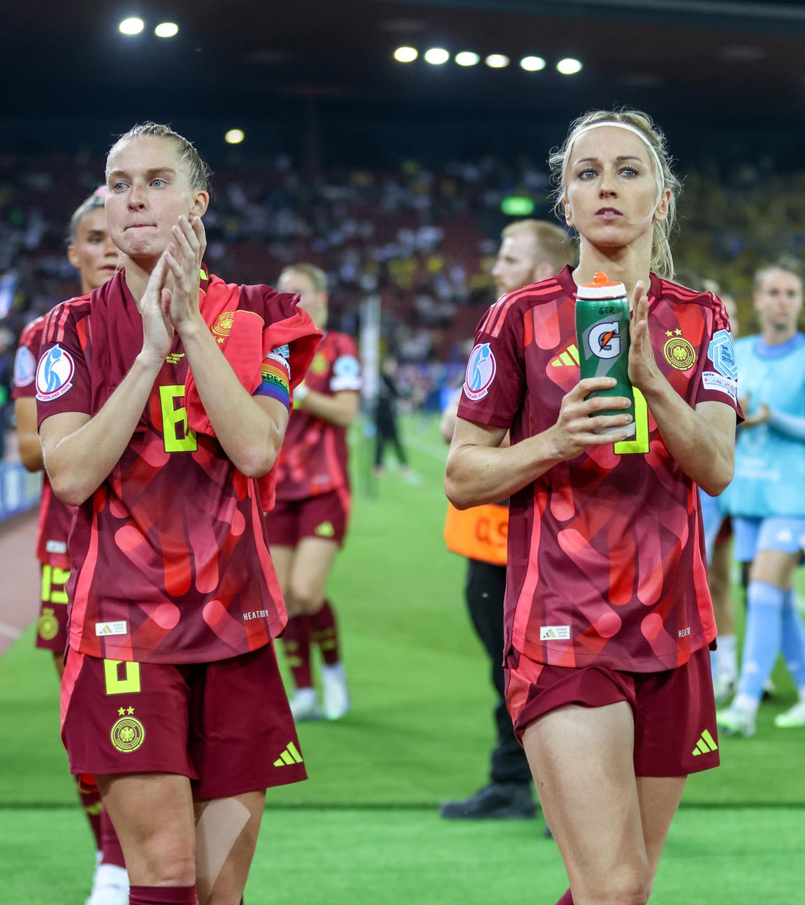 UEFA, Euro 2025, Frauen: Deutschland - Schweden: Enttäuschung bei der Deutschen Nationalmannschaft nach der Niederlage, Janina Minge, Kathrin Hendrich, Sara Däbritz