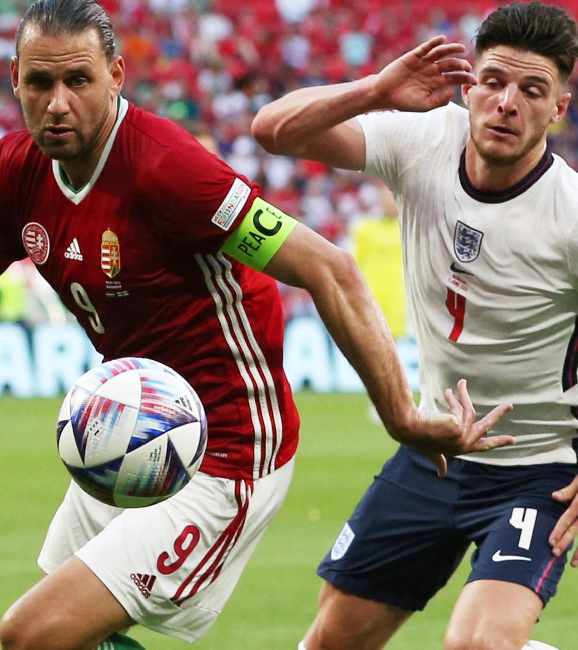 UEFA Nations League - Gruppe C - Ungarn gegen England - Puskas Arena Park, Budapest, Ungarn - 4. Juni 2022 Ungarns Adam Szalai im Einsatz mit Englands Declan Rice
