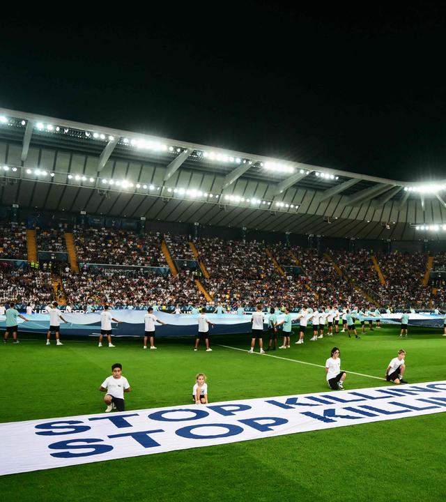 Banner beim UEFA-Supercup 
