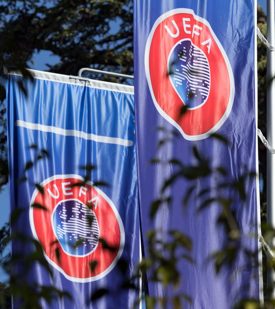 UEFA-Flaggen in Nyon