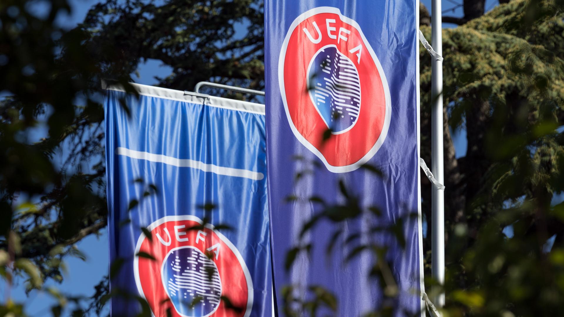 UEFA-Flaggen in Nyon
